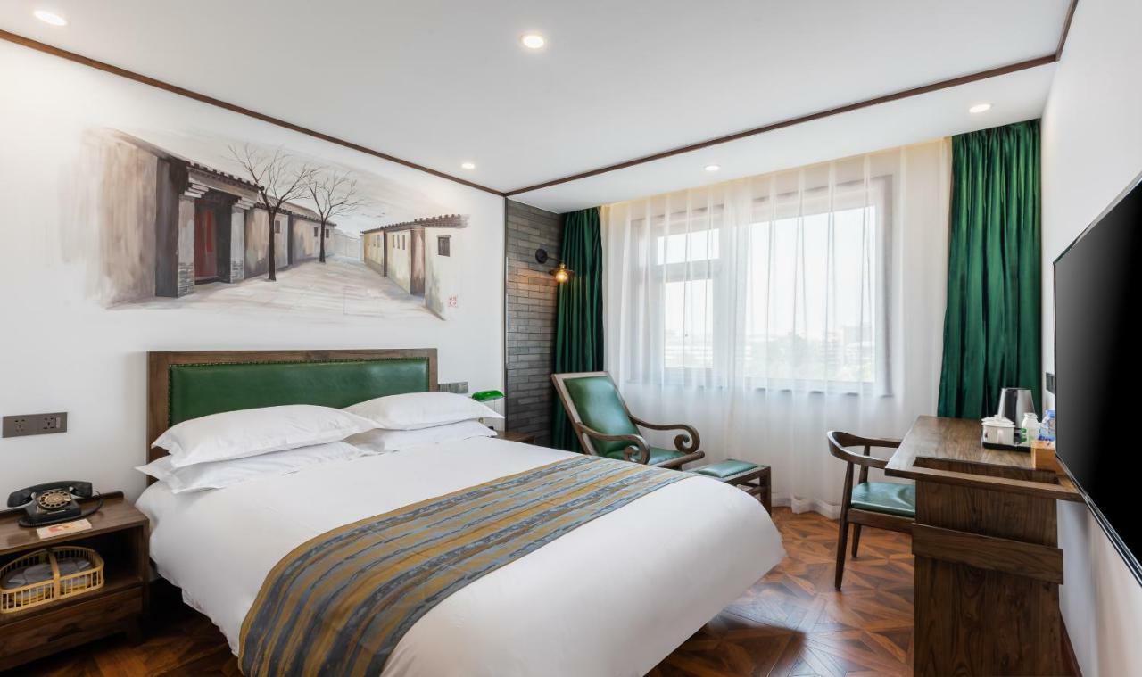 Nostalgia Hotel Near Prince Gong'S Mansion- Beihai Park, Tian'Anmen Square, Nanluoguxiang Hutong, Huguosi Hutong Snack Street, 5 Minutes Walk Away From Ping'Anli Subway Station, Free Ice Cream And Laundry Service,English Communication Well Peking Exteriér fotografie